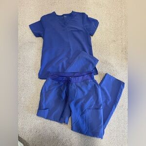 Mandala Very Peri scrub set
